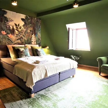 The George - Boutique Style *