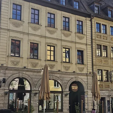 The George - Boutique Style Apartment *